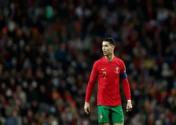 Hình 1: Ronaldo đạt danh hiệu chiếc giày vàng với 5 bàn thắng.