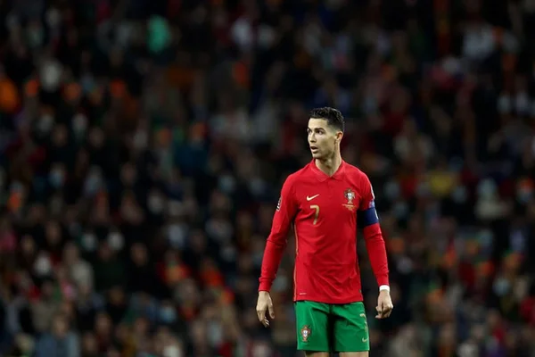 Hình 1: Ronaldo đạt danh hiệu chiếc giày vàng với 5 bàn thắng.